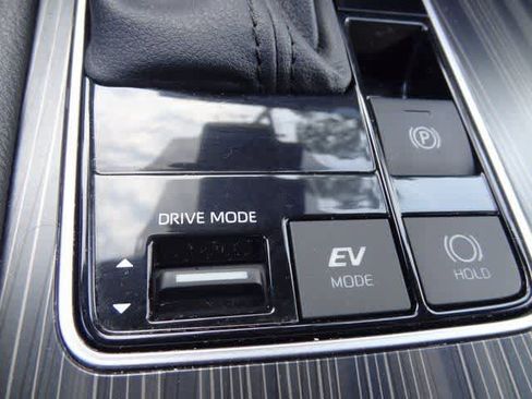 Used 2023 Toyota Sienna Platinum image 40