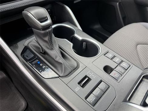 Certified 2024 Toyota Highlander LE image 17