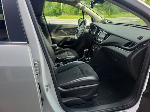 Certified 2022 Buick Encore Preferred AWD/4WD image 14