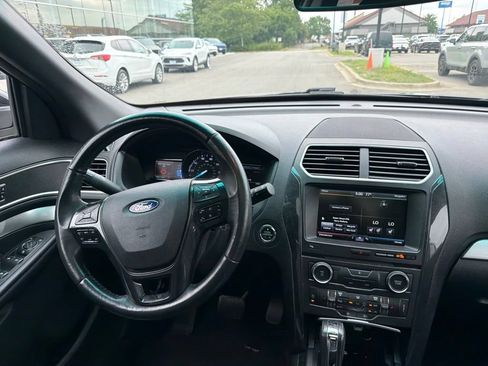 Used 2016 Ford Explorer XLT w/ Equipment Group 202A AWD/4WD image 9