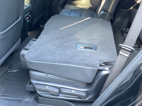 Used 2025 Chevrolet Tahoe LT RWD image 31