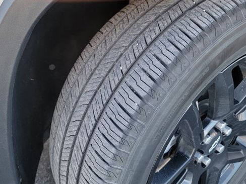 Used 2021 Chevrolet Traverse LT w/ LPO, Blackout Package image 10