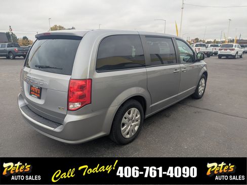 Used 2018 Dodge Grand Caravan SE w/ UConnect Hands-Free Group image 4
