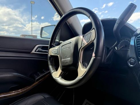 Used 2015 GMC Yukon Denali w/ Touring Package AWD/4WD image 17