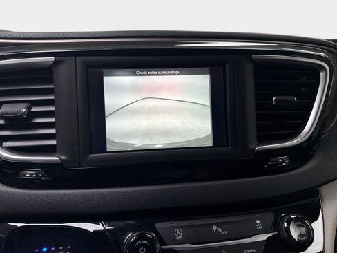 Used 2021 Chrysler Voyager LX FWD image 23