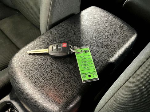 Used 2018 Toyota RAV4 LE w/ All Weather Liner Package FWD image 36