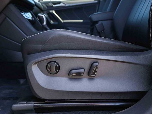 Certified 2022 Volkswagen Tiguan SE FWD image 20