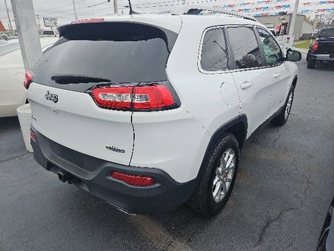 Used 2017 Jeep Cherokee Latitude w/ Cold Weather Group image 3