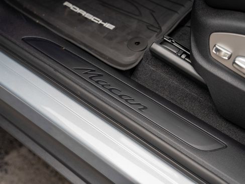 New 2026 Porsche Macan image 12