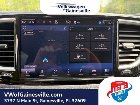 Used 2024 Chrysler Pacifica Limited FWD image 23