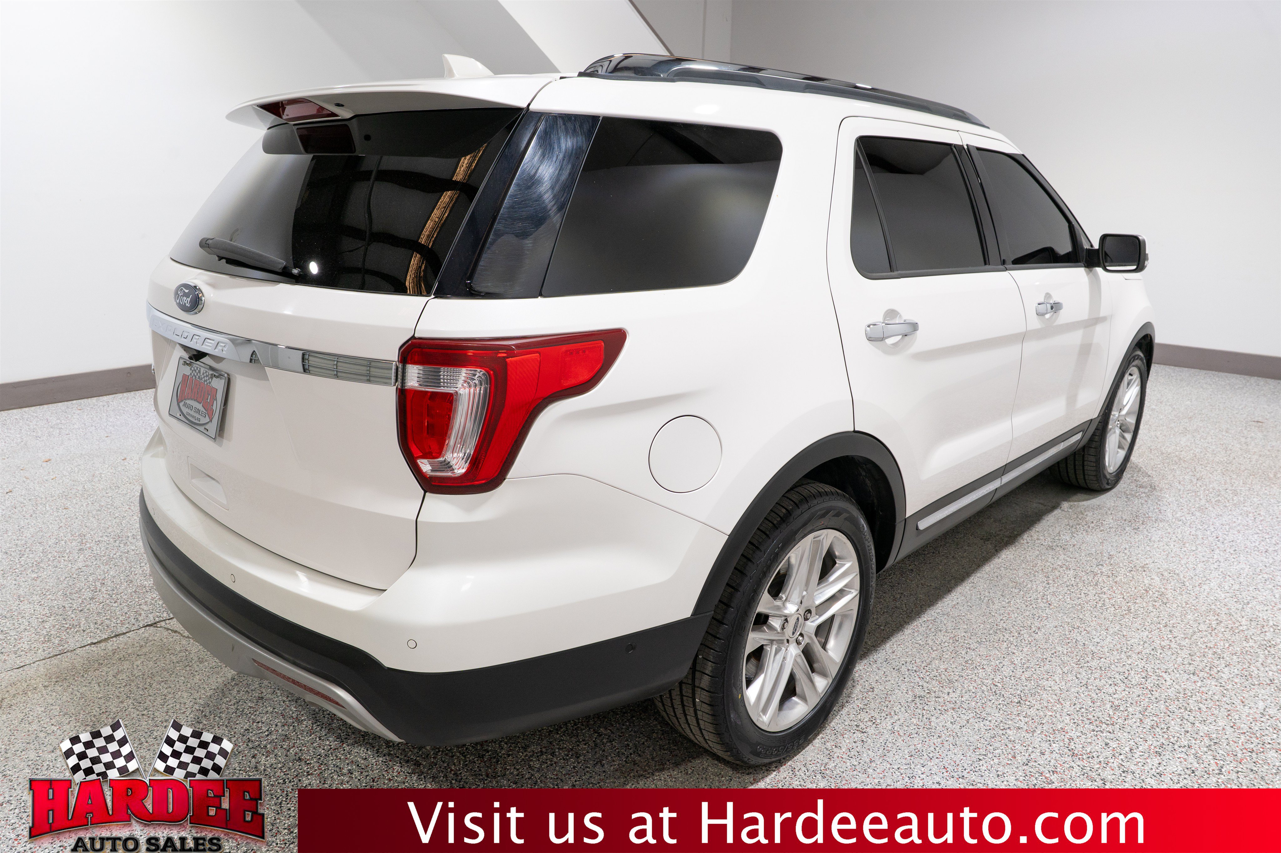 Used 2017 Ford Explorer Limited w/ Equipment Group 301A FWD image 5