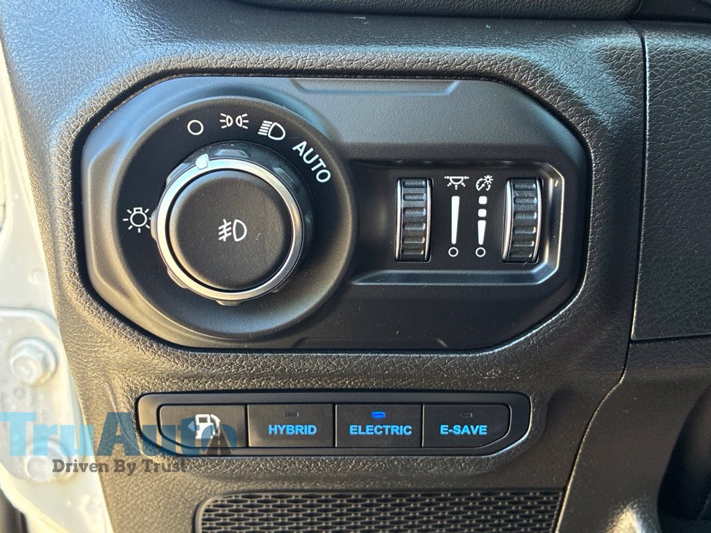 Used 2022 Jeep Wrangler Unlimited Sahara w/ Cold Weather Group AWD/4WD image 38