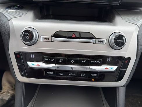 Used 2021 Ford Explorer XLT w/ Equipment Group 202A image 31