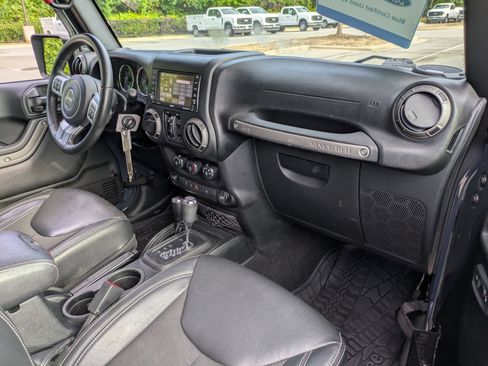 Used 2018 Jeep Wrangler Unlimited Sport AWD/4WD image 36