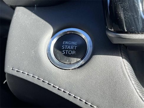 Used 2020 Toyota Highlander LE image 28