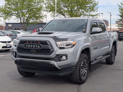 Used 2021 Toyota Tacoma TRD Sport w/ Technology Package RWD image 10