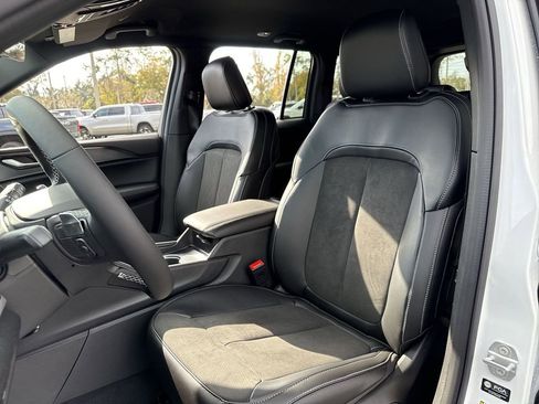 New 2025 Jeep Grand Cherokee Altitude image 11