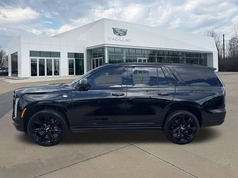 Certified 2025 Cadillac Escalade Sport Platinum w/ LPO, Floor Liner Package AWD/4WD image 7