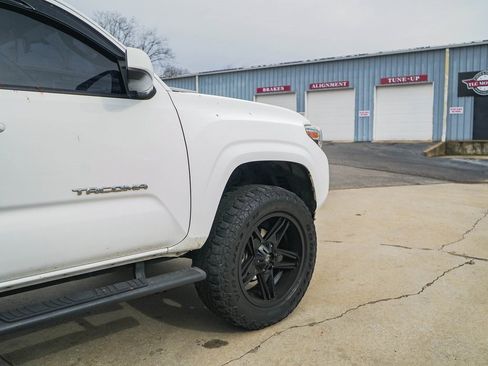 Used 2016 Toyota Tacoma SR5 image 27