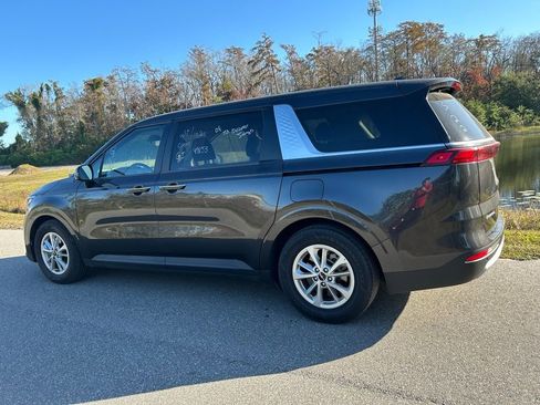Used 2024 Kia Carnival LX image 3