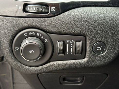 Used 2019 Jeep Cherokee Latitude Plus image 8