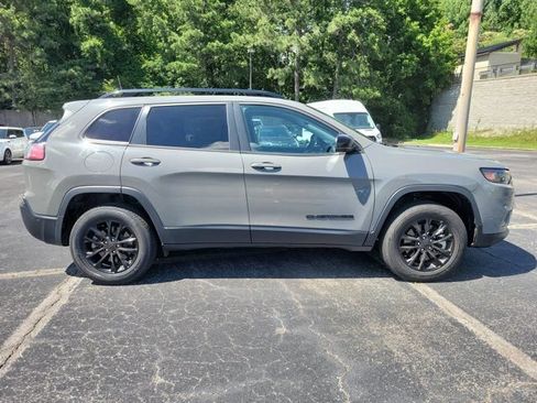 Used 2023 Jeep Cherokee Altitude Lux AWD/4WD image 6