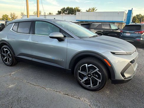 New 2026 Chevrolet Equinox EV LT FWD image 6