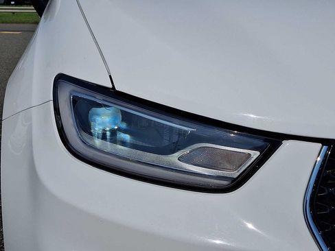 Certified 2023 Chrysler Pacifica Touring-L FWD image 9