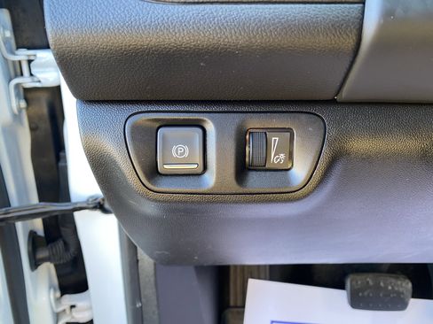 Used 2021 GMC Acadia SLE image 6