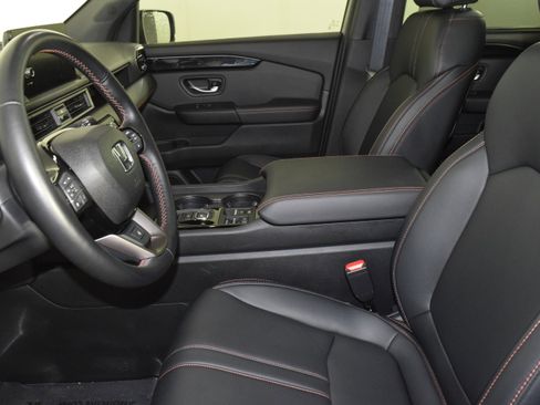 Used 2025 Honda Pilot TrailSport image 25