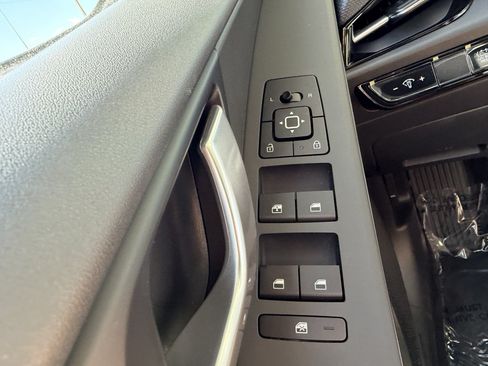 Used 2025 Kia Niro LX FWD image 24