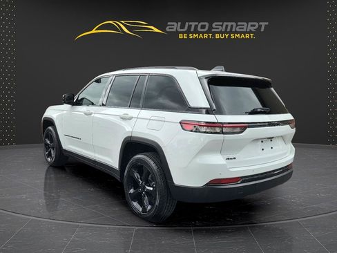 Used 2023 Jeep Grand Cherokee Altitude AWD/4WD image 3