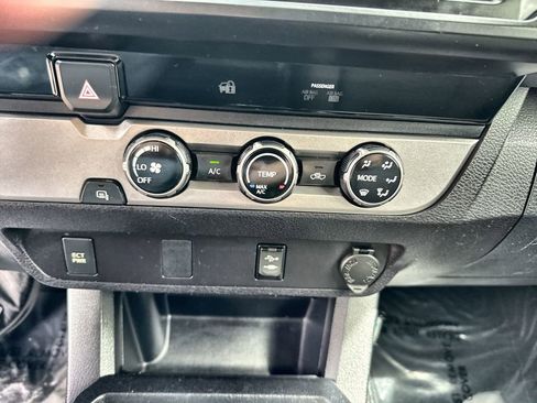 Used 2017 Toyota Tacoma SR image 19