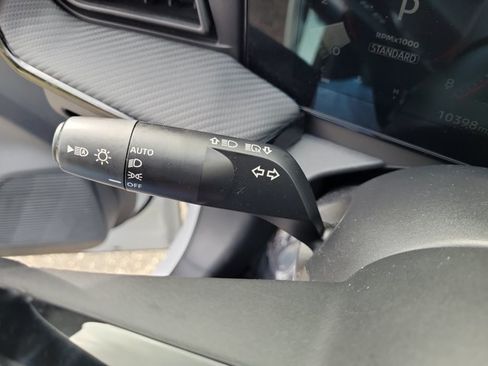Used 2025 Nissan Kicks SR FWD image 25