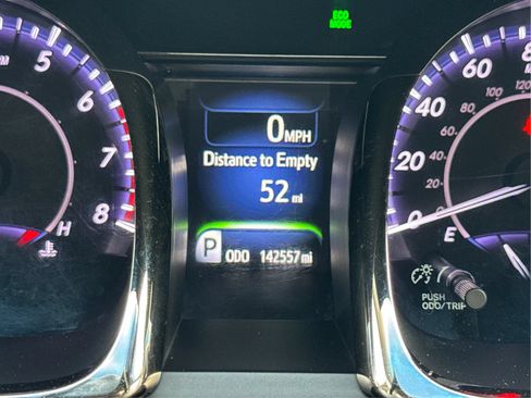 Used 2014 Toyota Avalon Limited w/ Technology Package FWD image 18
