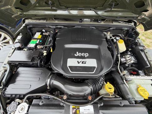 Used 2015 Jeep Wrangler Unlimited Sport w/ Quick Order Package 24S AWD/4WD image 23