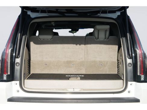 Used 2017 Cadillac Escalade Luxury RWD image 35