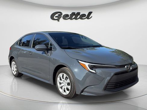 Used 2026 Toyota Corolla LE FWD image 3