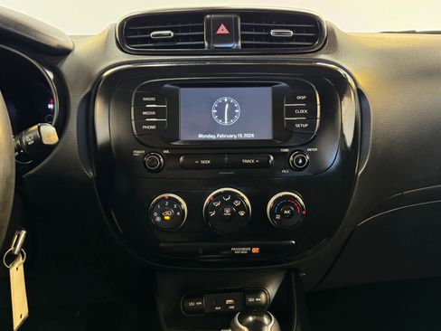 Used 2019 Kia Soul FWD image 19