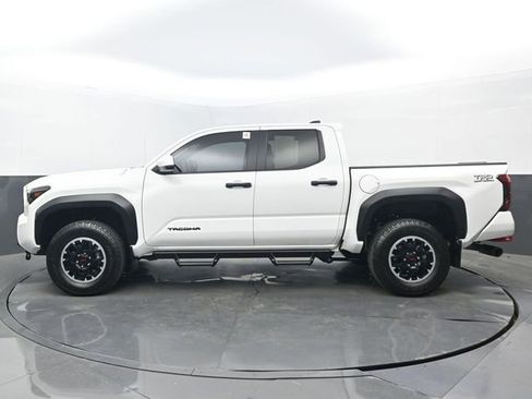 Used 2024 Toyota Tacoma TRD Off-Road image 22