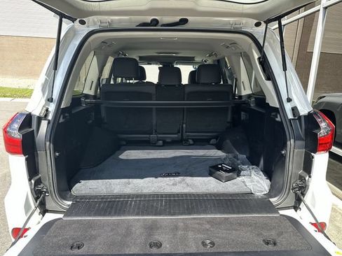 Used 2021 Lexus LX 570 4WD w/ Luxury Package image 26
