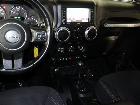 Used 2017 Jeep Wrangler Unlimited Sahara w/ Connectivity Group image 16