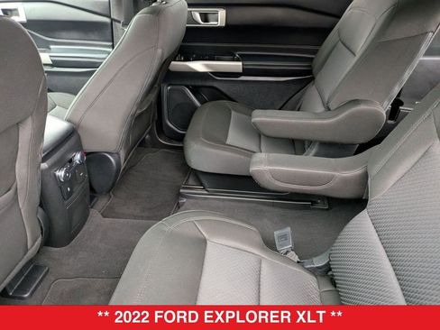 Used 2022 Ford Explorer XLT image 30