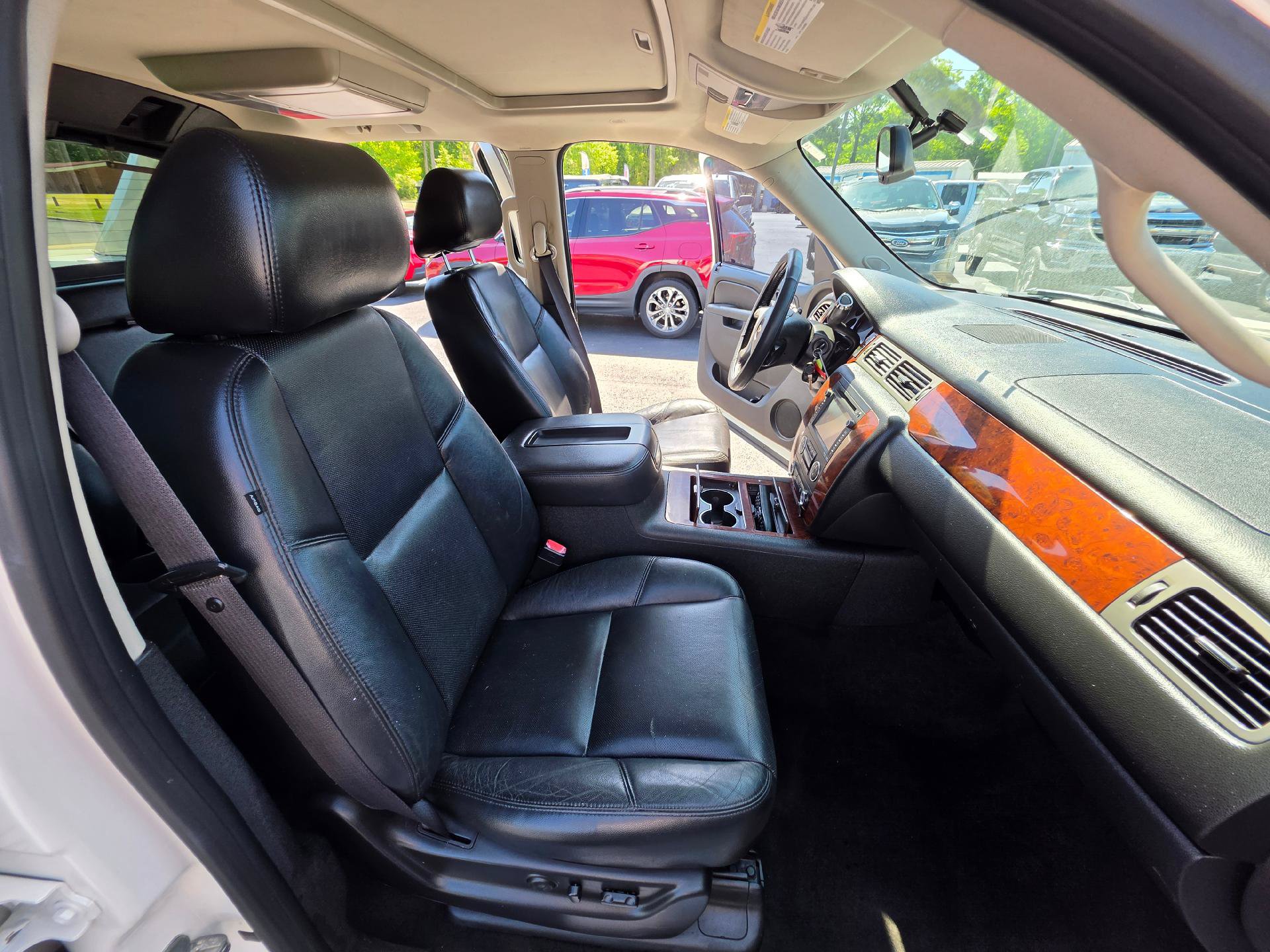Used 2012 Chevrolet Avalanche LTZ AWD/4WD image 11