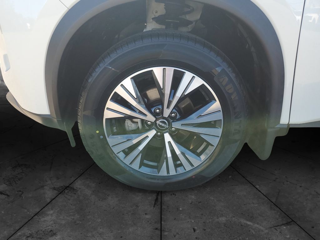Used 2023 Nissan Rogue SV AWD/4WD image 14