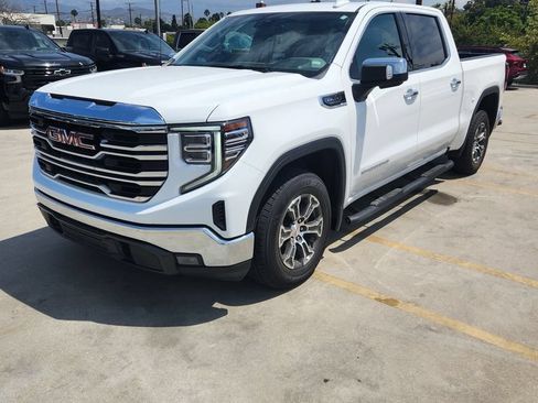 Used 2025 GMC Sierra 1500 SLT RWD image 3