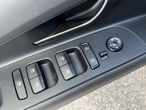 Certified 2025 Hyundai Elantra SEL FWD image 33