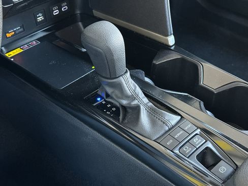 Used 2025 Toyota Camry LE w/ Convenience Package image 19