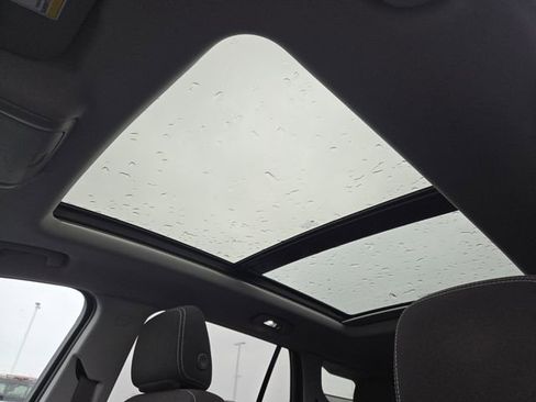 Used 2022 GMC Terrain SLE w/ Driver Convenience Package image 3