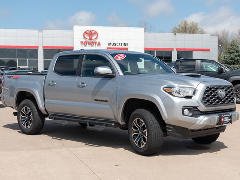 Used 2020 Toyota Tacoma TRD Sport w/ Technology Package AWD/4WD image 1